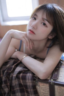 火车上娇妻被别人玩尿了
